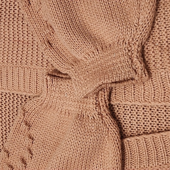 Medium Sized Sweater - Picture 3 of 6